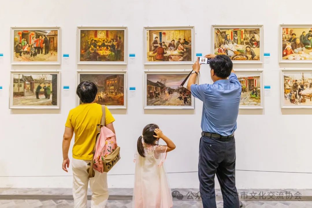 “我家就在岸上住——百年济宁油画作品展”在济宁市美术馆开幕，展期至9月8日