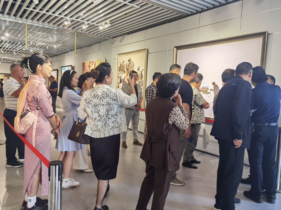 “深入基层·面向大众——中国民族美术双年展民族地区巡展”在新疆伊宁市开幕