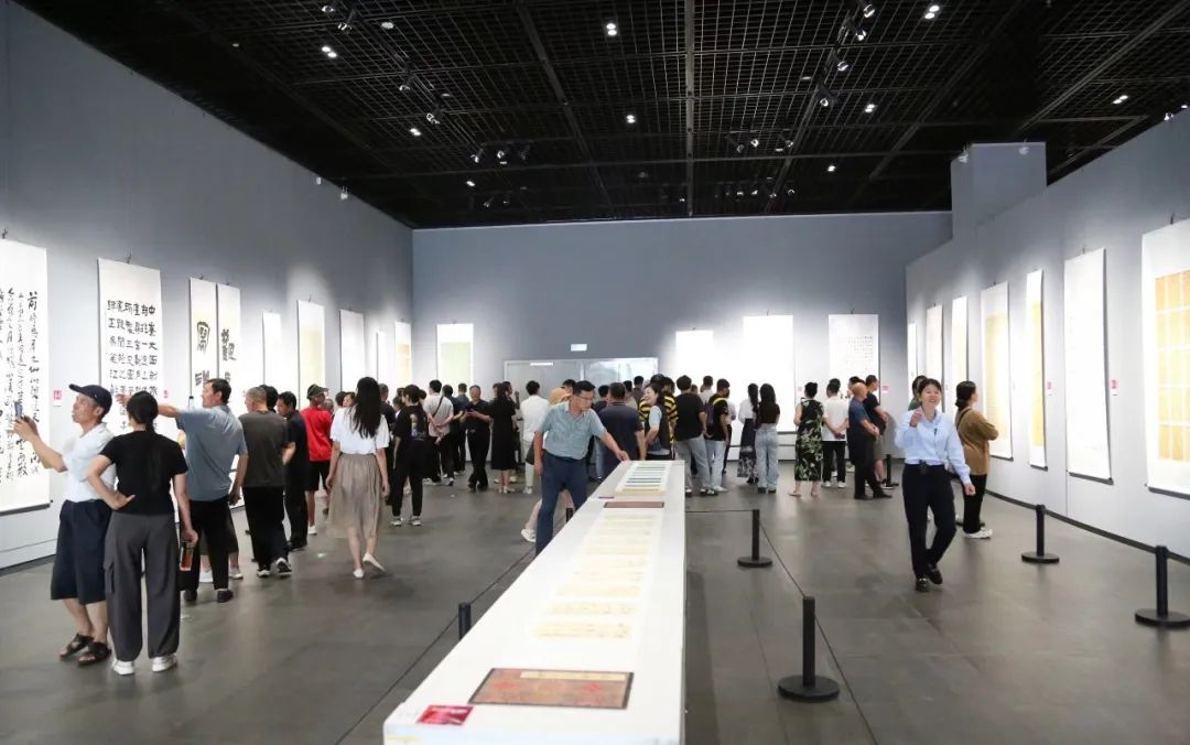 “启后奖·第十一届山东青年书法篆刻大展”今日在日照市美术馆开幕，展期至9月22日