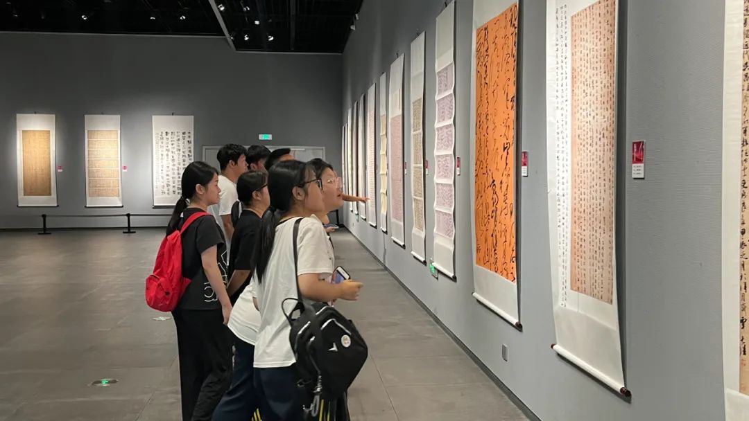 “启后奖·第十一届山东青年书法篆刻大展”今日在日照市美术馆开幕，展期至9月22日