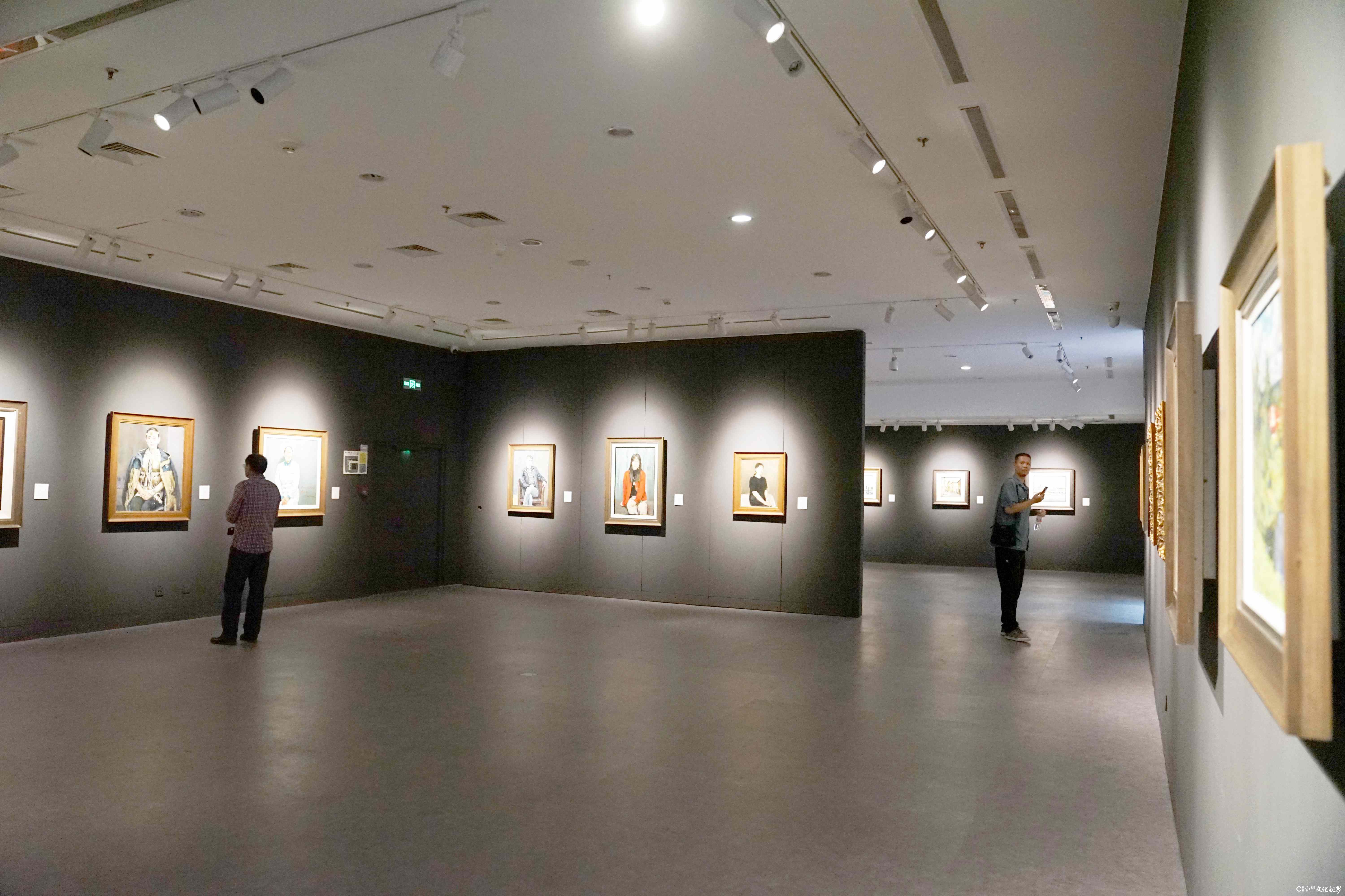 与山川对话，与河流共鸣 | “风景人生——王铁牛油画写生作品展”昨日在清华大学美术展览馆隆重开幕