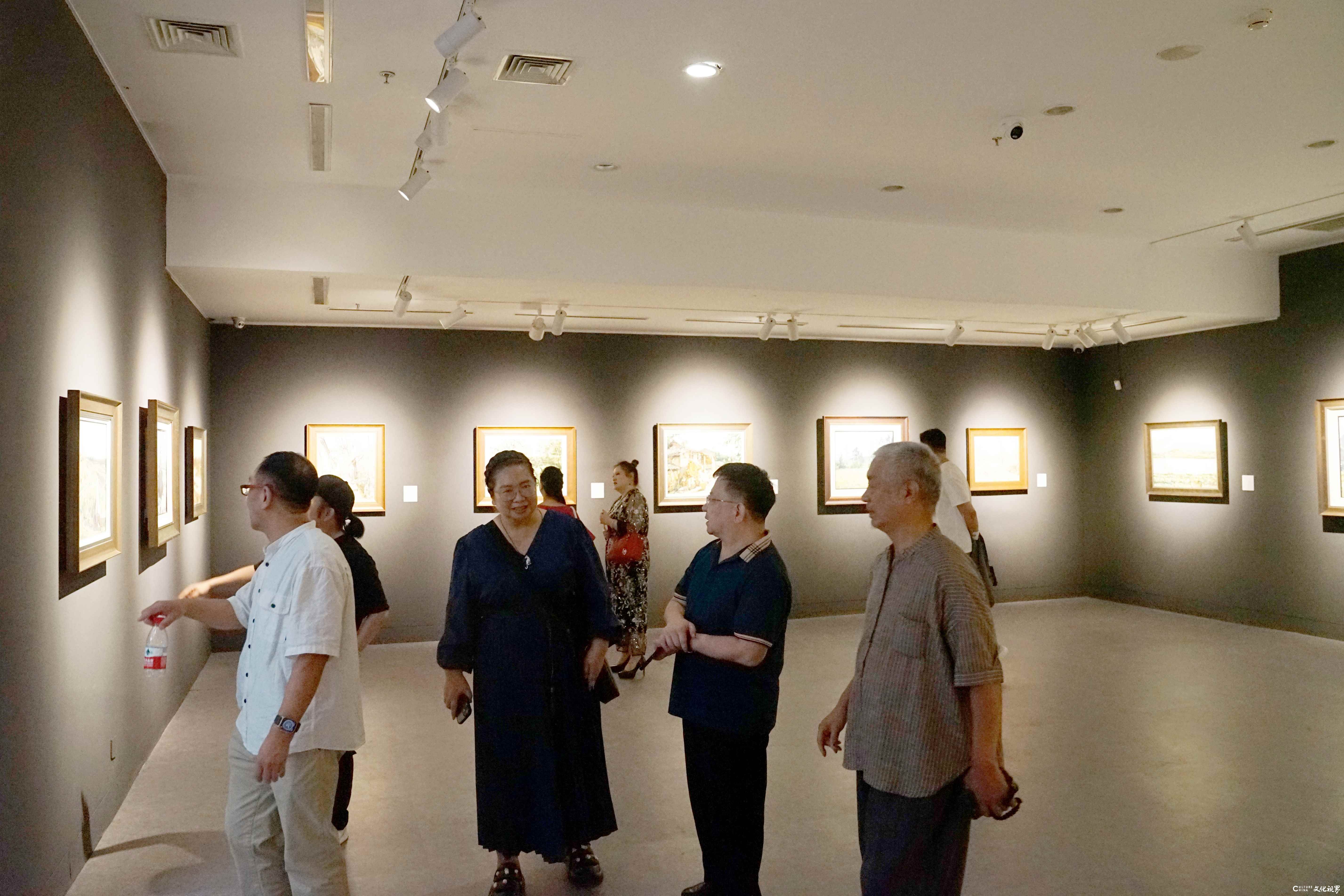 与山川对话，与河流共鸣 | “风景人生——王铁牛油画写生作品展”昨日在清华大学美术展览馆隆重开幕