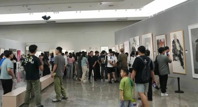 “鹊华掇英——2024全国高等艺术院校人物画教学与创作研讨会暨师生作品展”今日在济南市美术馆开幕，展期至9月27日