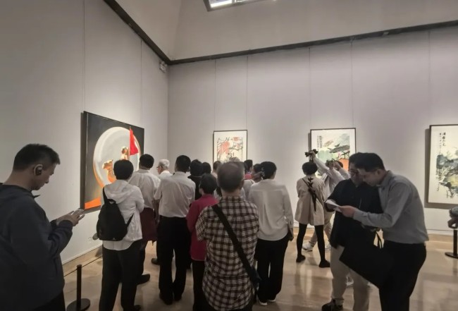 “庆祝人民政协成立75周年书画展”在中国美术馆隆重开幕，民革中央画院院长孔维克应邀出席