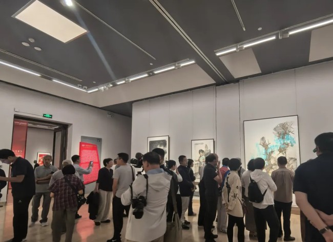 “庆祝人民政协成立75周年书画展”在中国美术馆隆重开幕，民革中央画院院长孔维克应邀出席