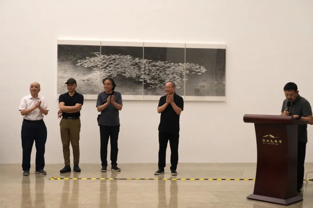 “云起时——陈琦版画艺术展”昨日在杭州开幕，展期至10月8日