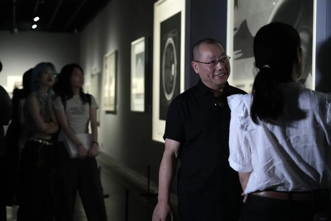 “云起时——陈琦版画艺术展”昨日在杭州开幕，展期至10月8日