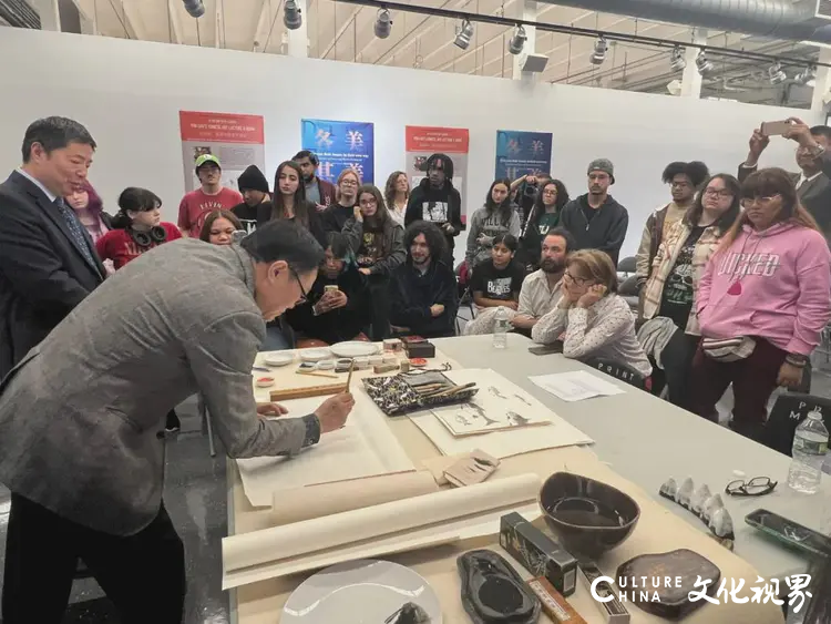 江苏省中国画学会会长高云应邀在美国威廉帕特森大学作“各美其美——关于中西绘画艺术的比较”学术讲座