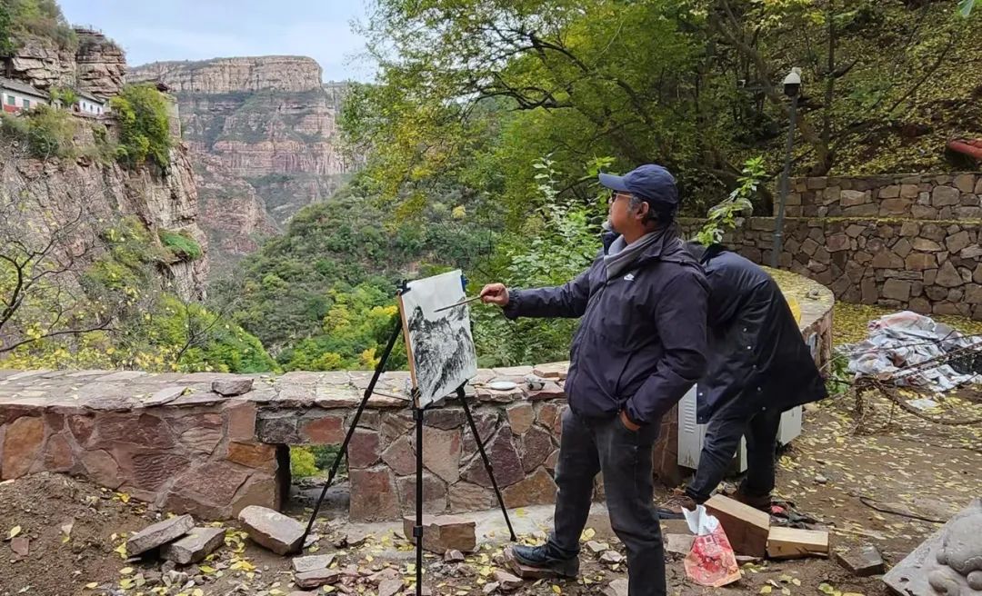 情系燕赵 笔墨抒怀——中国画名家井陉写生丨李琦：初赏井陉景物好，笔底墨花染画墙