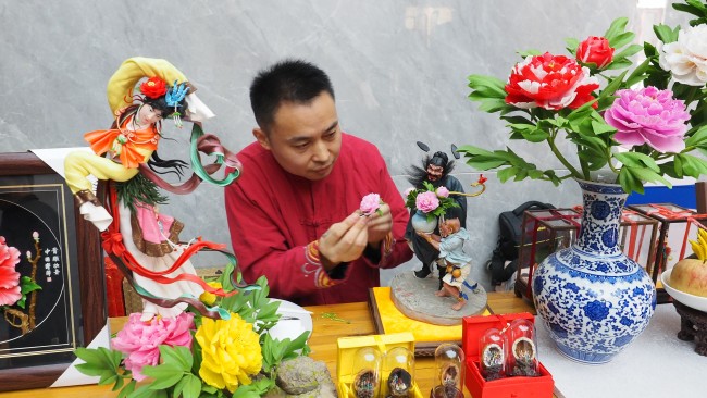 艺术荟萃花竞放，牡丹深秋露华浓——“曹州牡丹文化艺术展”昨日在菏泽开幕