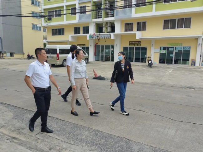 山东艺术设计职业学院董事长聂淼一行赴泰国格乐大学考察交流，并看望本校留学生