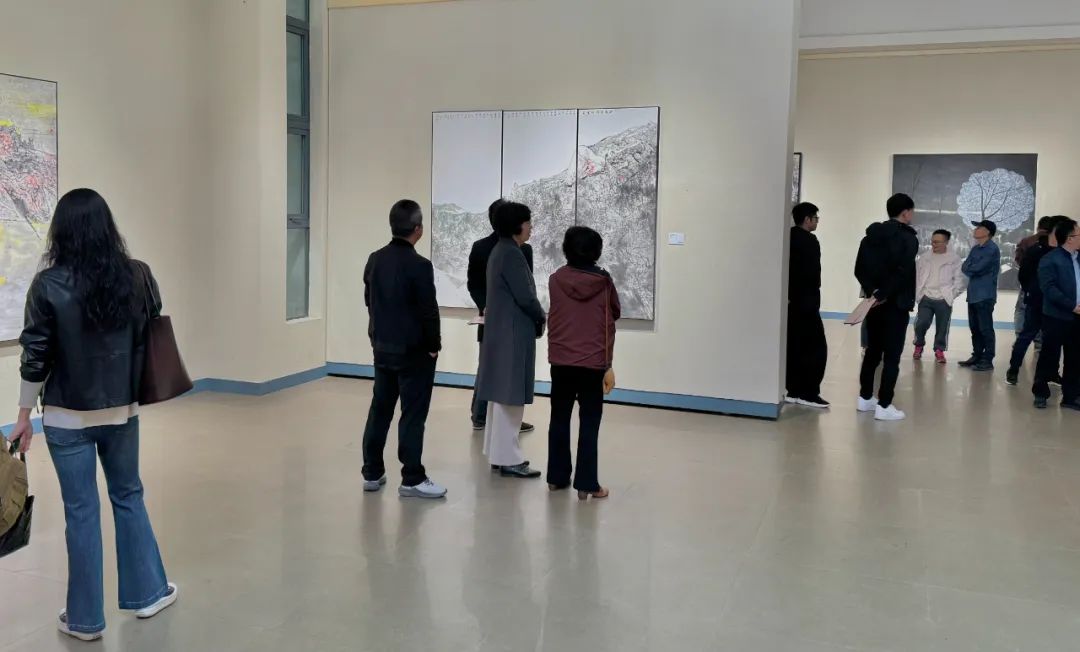 “在匡庐·两个人的风景——徐榕 霍标水墨作品展”昨日在江西九江美术馆开展，展期至11月24日