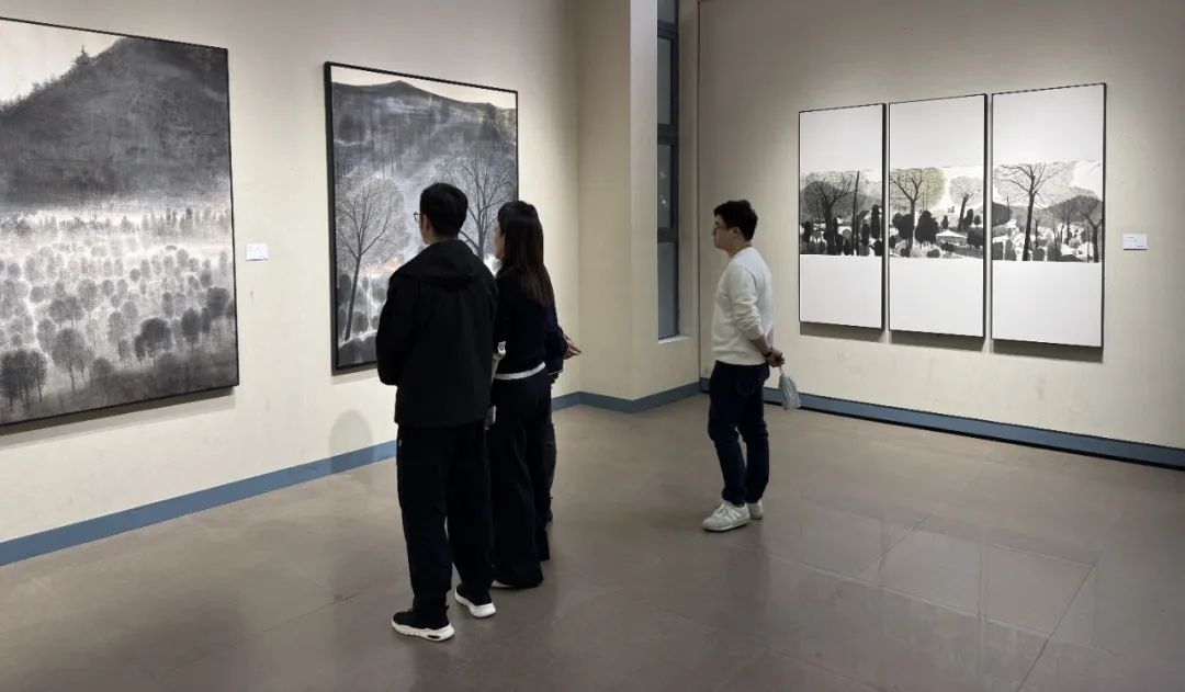 “在匡庐·两个人的风景——徐榕 霍标水墨作品展”昨日在江西九江美术馆开展，展期至11月24日