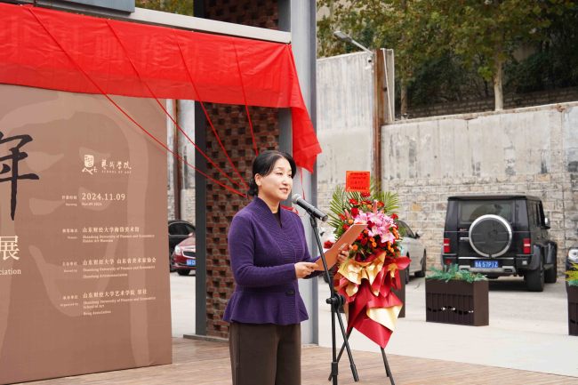 “忽然十年——容社十周年中国画作品展”昨日在山东财经大学海岱美术馆开幕