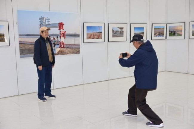 “千里追光——马千里主题摄影展”今日在济南报业大厦开幕