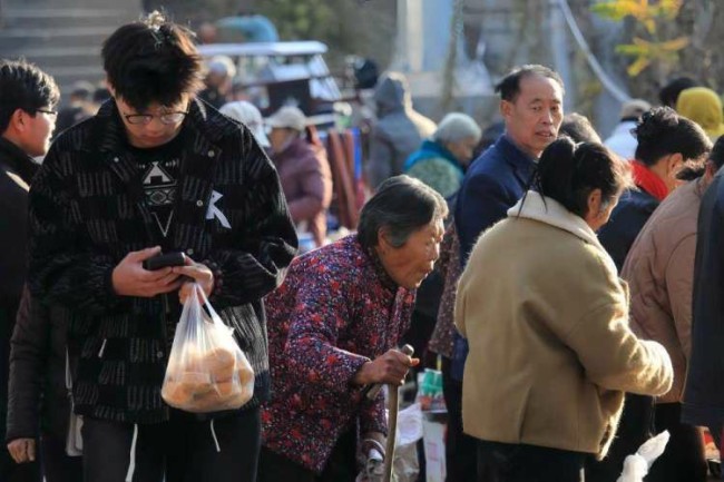 镜头中的温暖与力量——乡土峨庄的影像坚守（下）