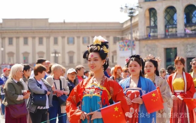 大湾区创意设计学术会议今日在深圳召开，潘鲁生作《国潮也时尚——汉服流行现象的思考》主旨发言