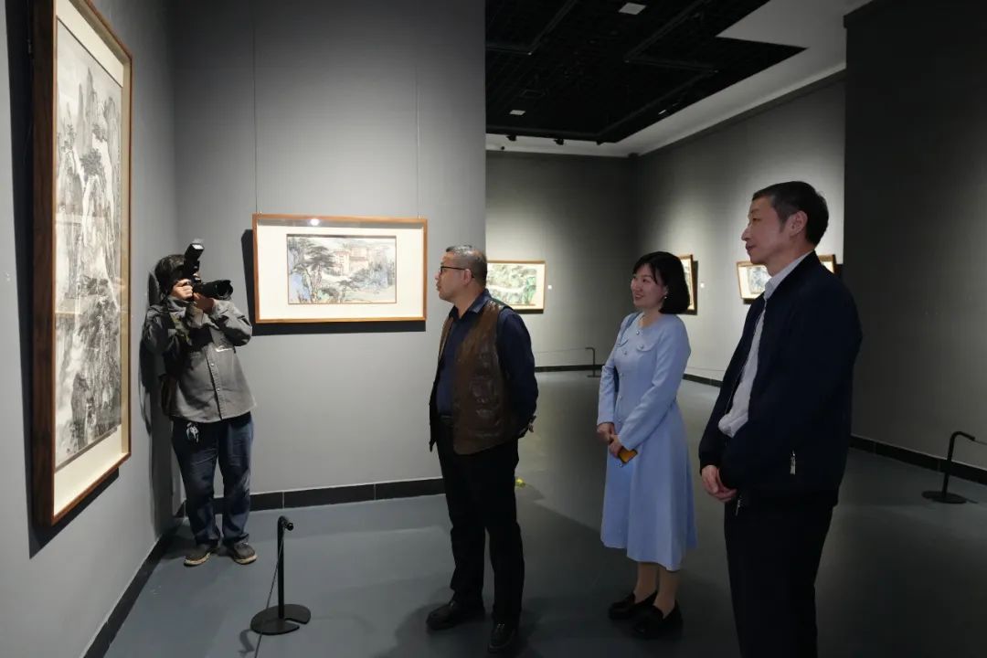 “问道南山——石峰中国山水画作品展”在湖南湘潭开幕，展期至11月22日