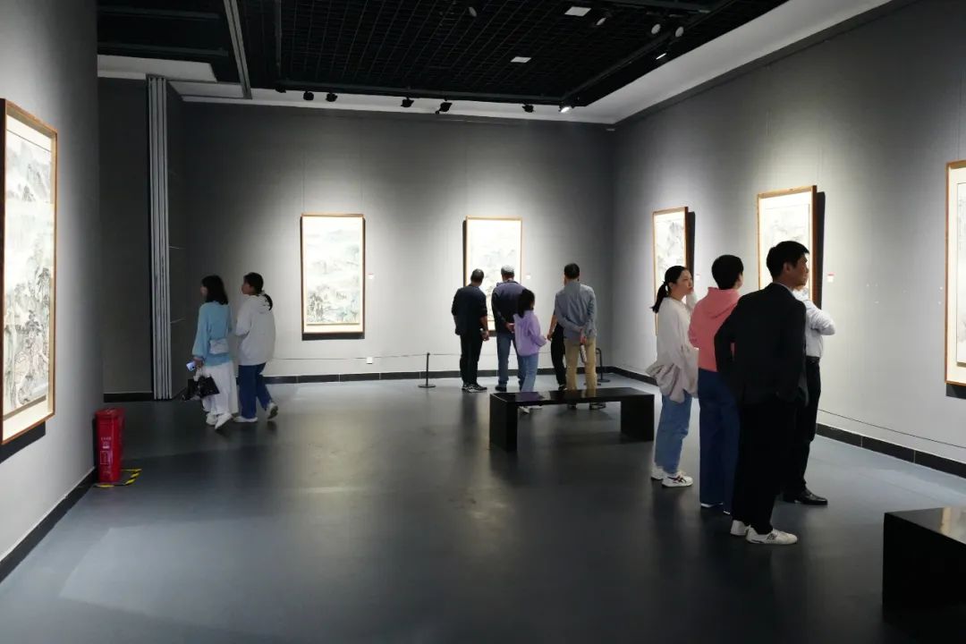 “问道南山——石峰中国山水画作品展”在湖南湘潭开幕，展期至11月22日