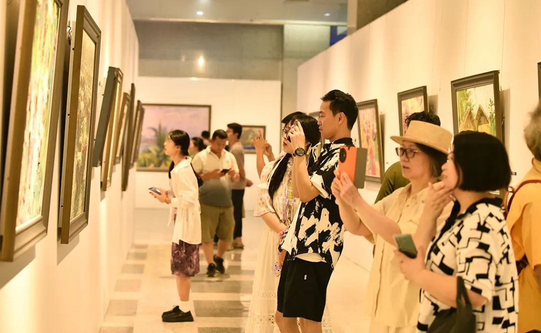 “海南色系·中国油画名家环岛写生作品展”在海南省博物馆开幕，展期至11月22日