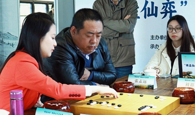 美女棋手展现靓丽风景，青岛崂山掀起围棋热潮