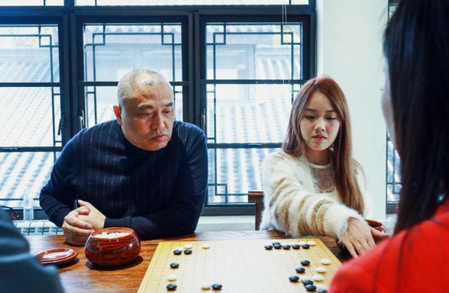 美女棋手展现靓丽风景，青岛崂山掀起围棋热潮