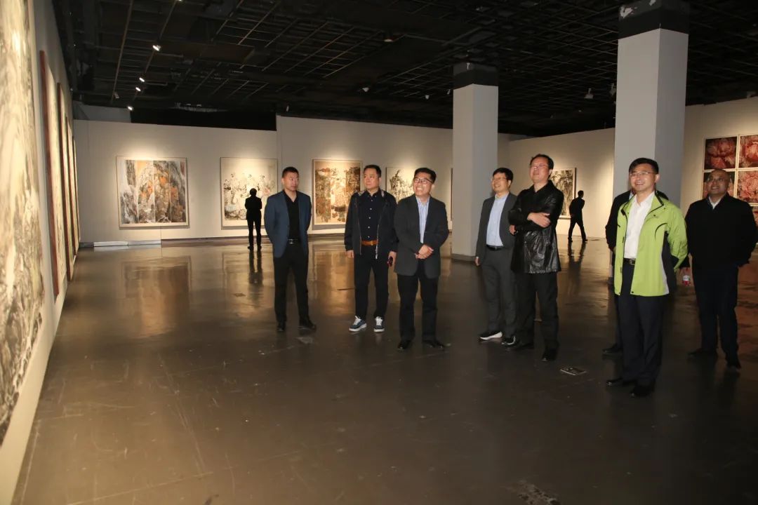 “壮美广西——漓江画派二十年作品展（杭州站）”昨日在浙江美术馆开幕，展期至12月1日