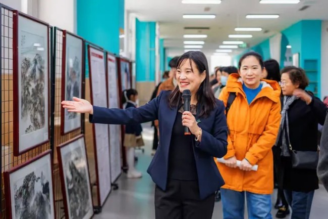 “盛洪义书画篆刻邀请展”在济南高新区金谷小学开展