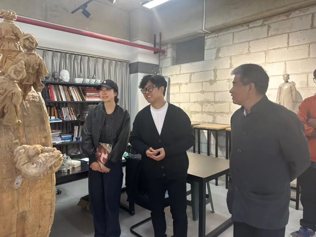 中央美术学院教授岳黔山到玉溪师范学院美术学院作专题教研讲座