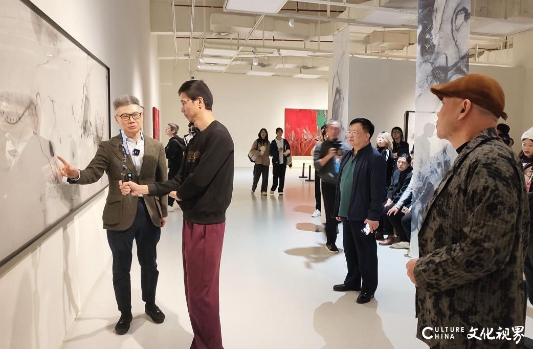 “生灵预言——严智龙作品展”昨日在上海海派艺术馆隆重开幕