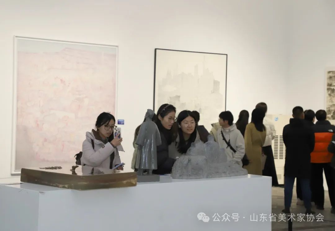 第六届山东省青年美术大展昨日在济宁开展，展期至12月23日