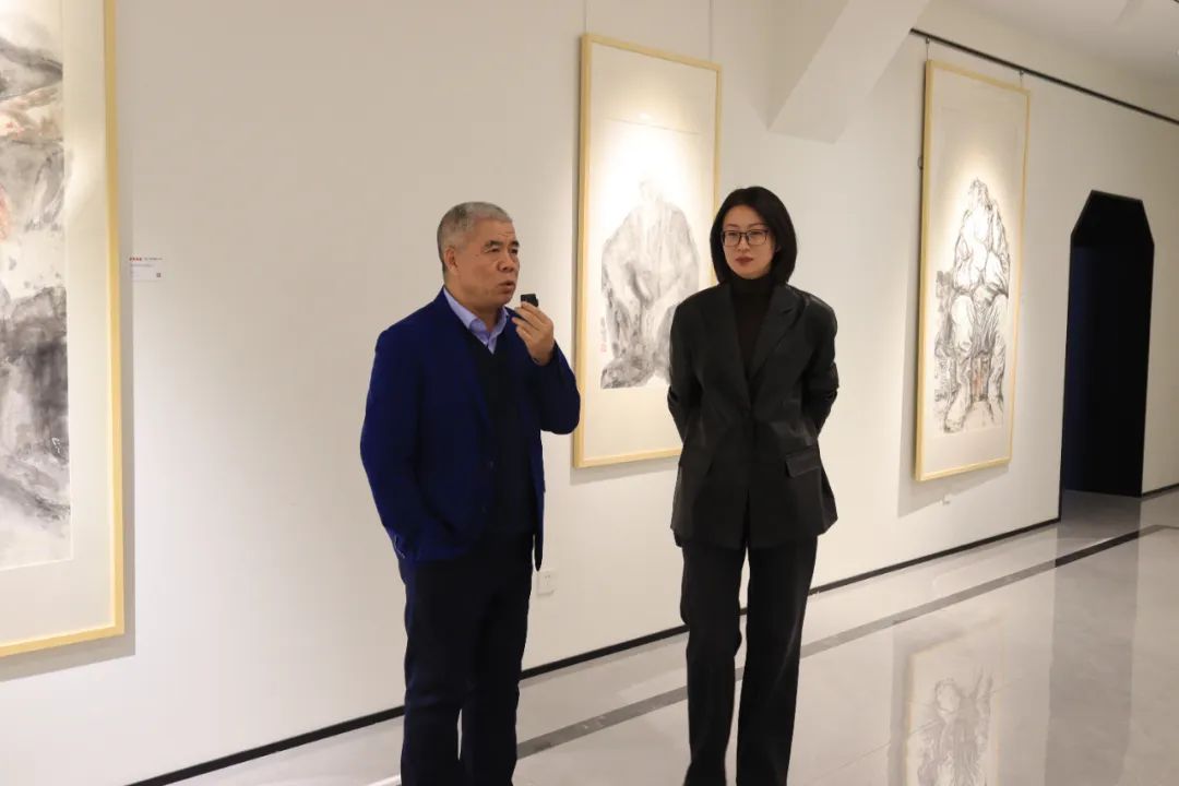 “非常笔墨——全国八大美院中国画八人展”昨日在武汉中佳美术馆开幕