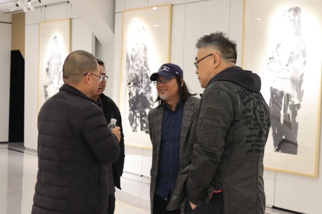 “非常笔墨——全国八大美院中国画八人展”昨日在武汉中佳美术馆开幕