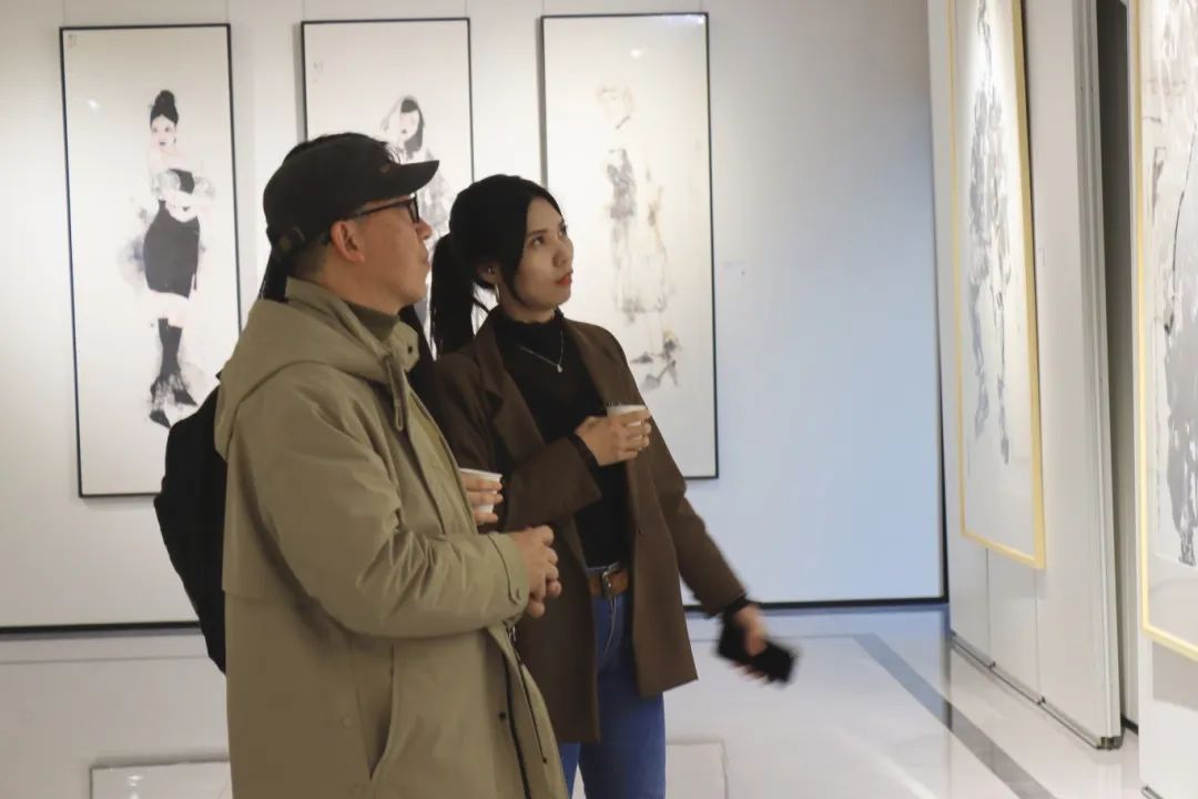 “非常笔墨——全国八大美院中国画八人展”昨日在武汉中佳美术馆开幕