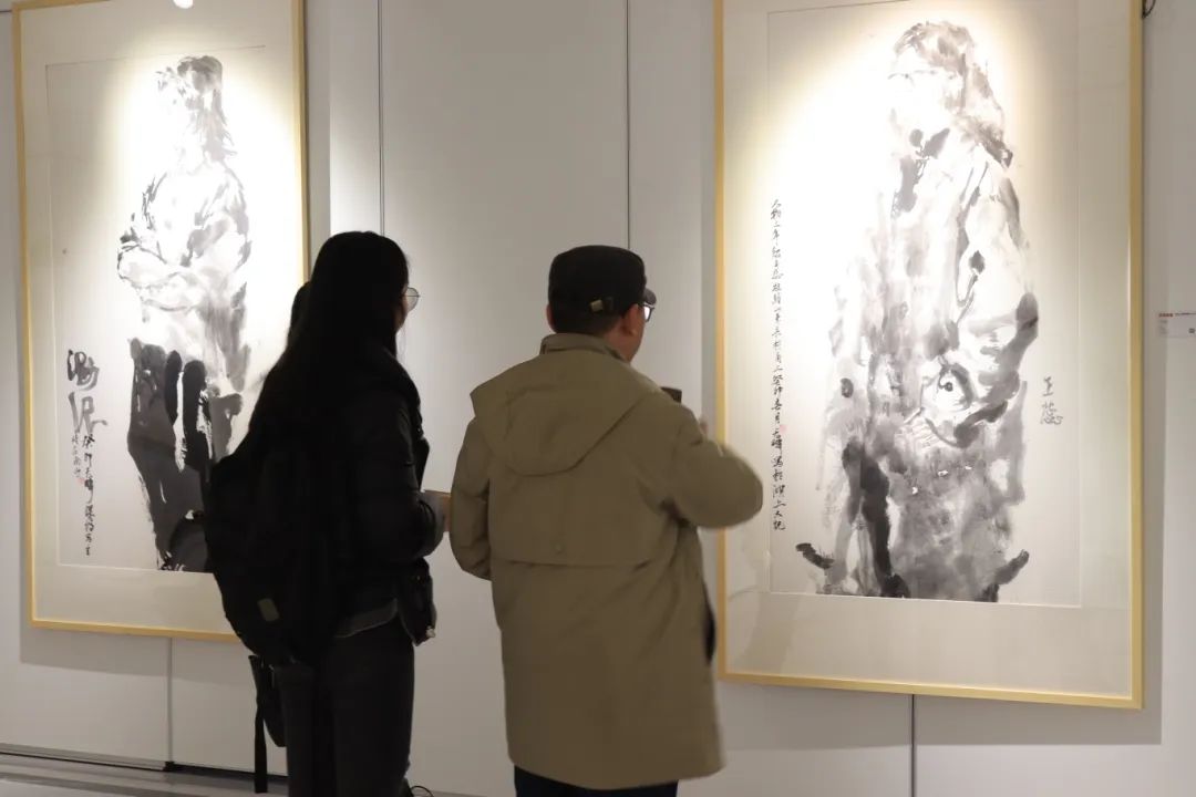 “非常笔墨——全国八大美院中国画八人展”昨日在武汉中佳美术馆开幕