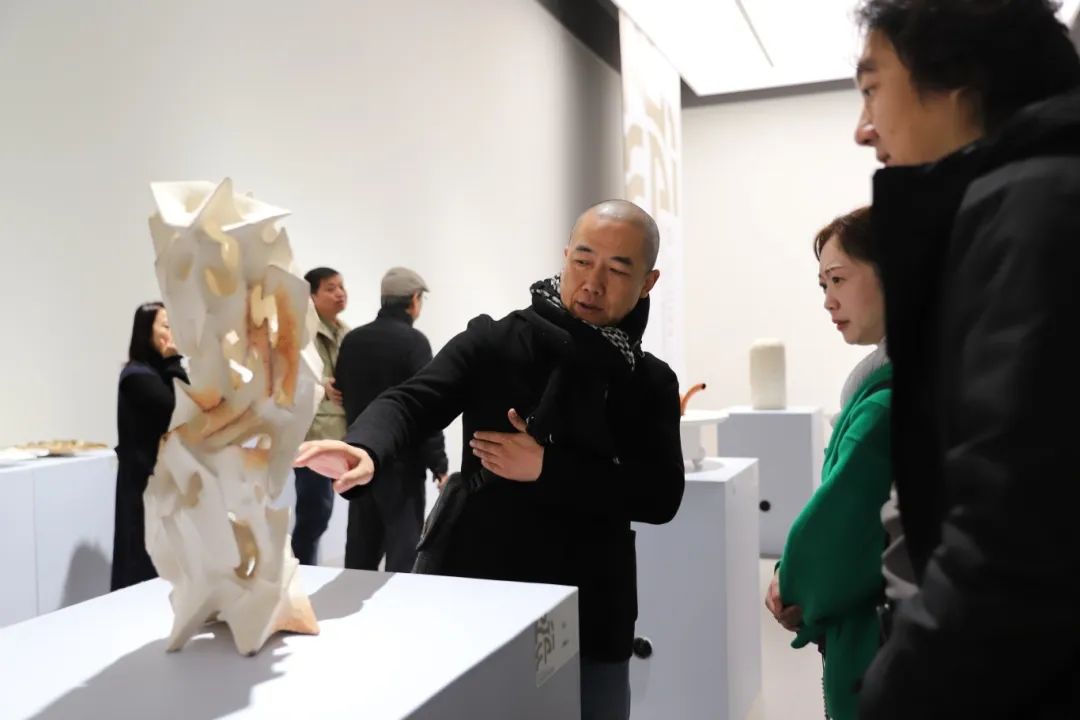 “2024界·尚——第七届中国当代陶艺实验作品邀请展”昨日在山东艺术学院美术馆开幕