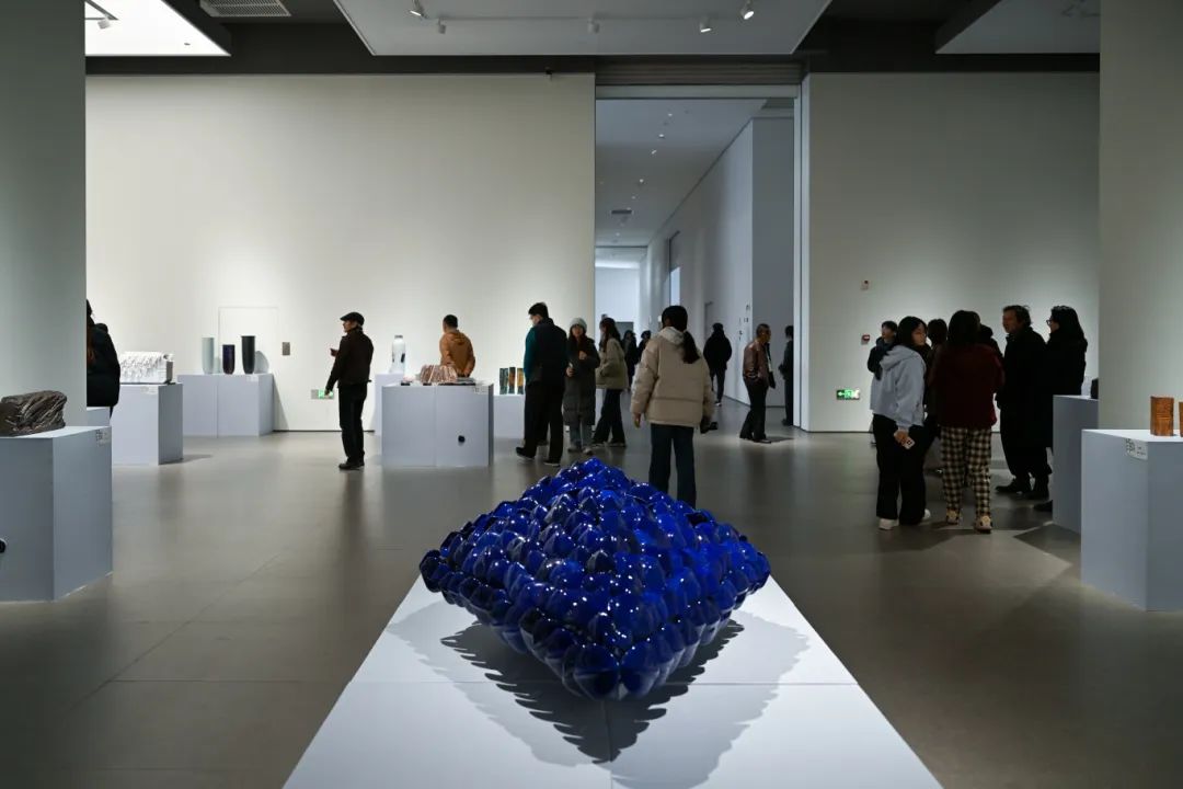 “2024界·尚——第七届中国当代陶艺实验作品邀请展”昨日在山东艺术学院美术馆开幕