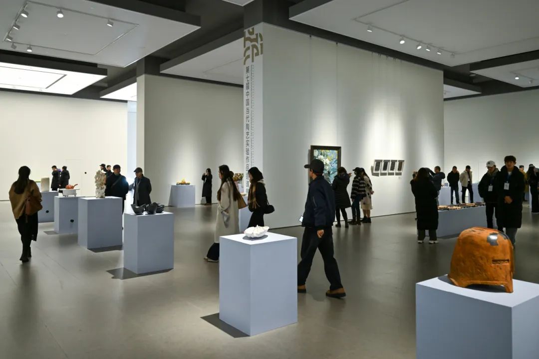 “2024界·尚——第七届中国当代陶艺实验作品邀请展”昨日在山东艺术学院美术馆开幕