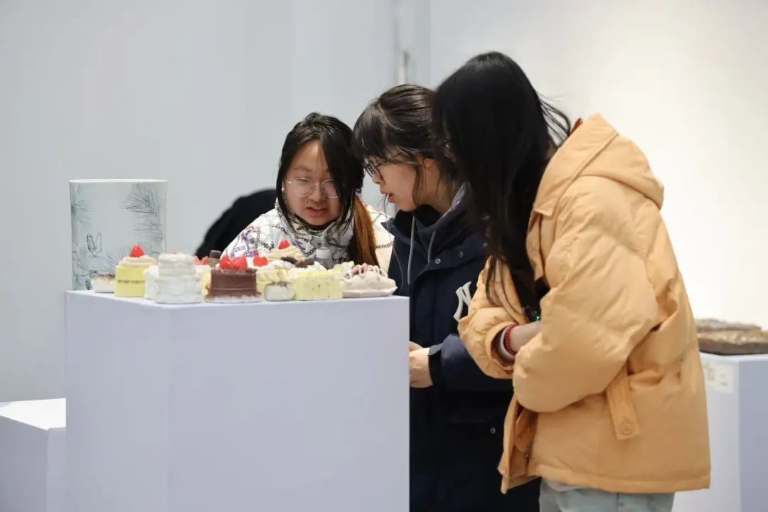 “2024界·尚——第七届中国当代陶艺实验作品邀请展”昨日在山东艺术学院美术馆开幕