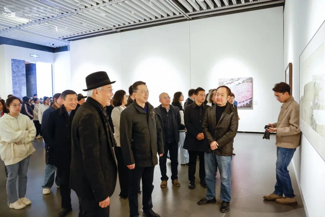 “步花间·花鸟序——首届中国工笔花鸟画学术邀请展”在南通美术馆开幕，展期至明年1月5日