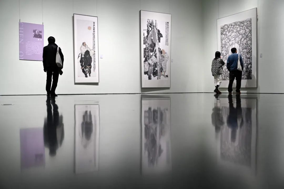 “逸江南——长三角中国画名家邀请展（人物篇）”在嘉兴开幕，参展画家当日共绘《蒲园雅集》