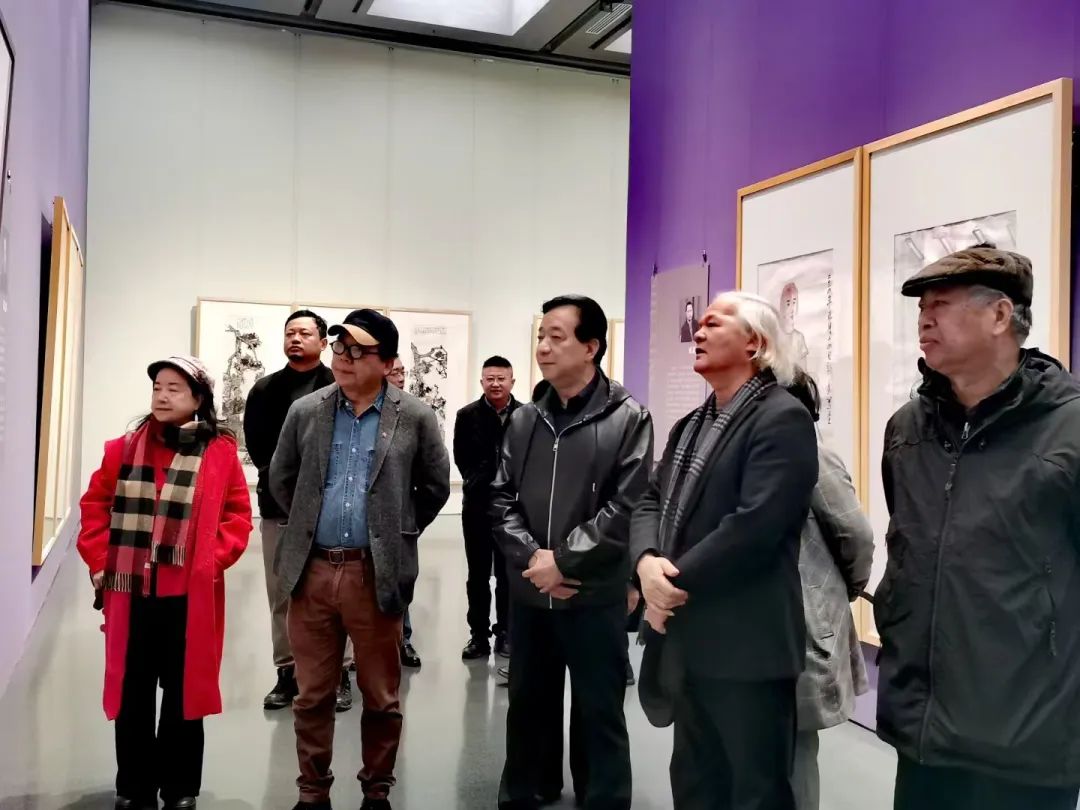 “逸江南——长三角中国画名家邀请展（人物篇）”在嘉兴开幕，参展画家当日共绘《蒲园雅集》