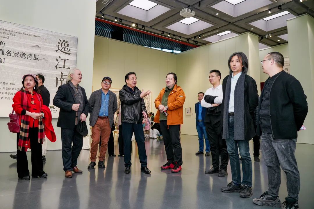 “逸江南——长三角中国画名家邀请展（人物篇）”在嘉兴开幕，参展画家当日共绘《蒲园雅集》