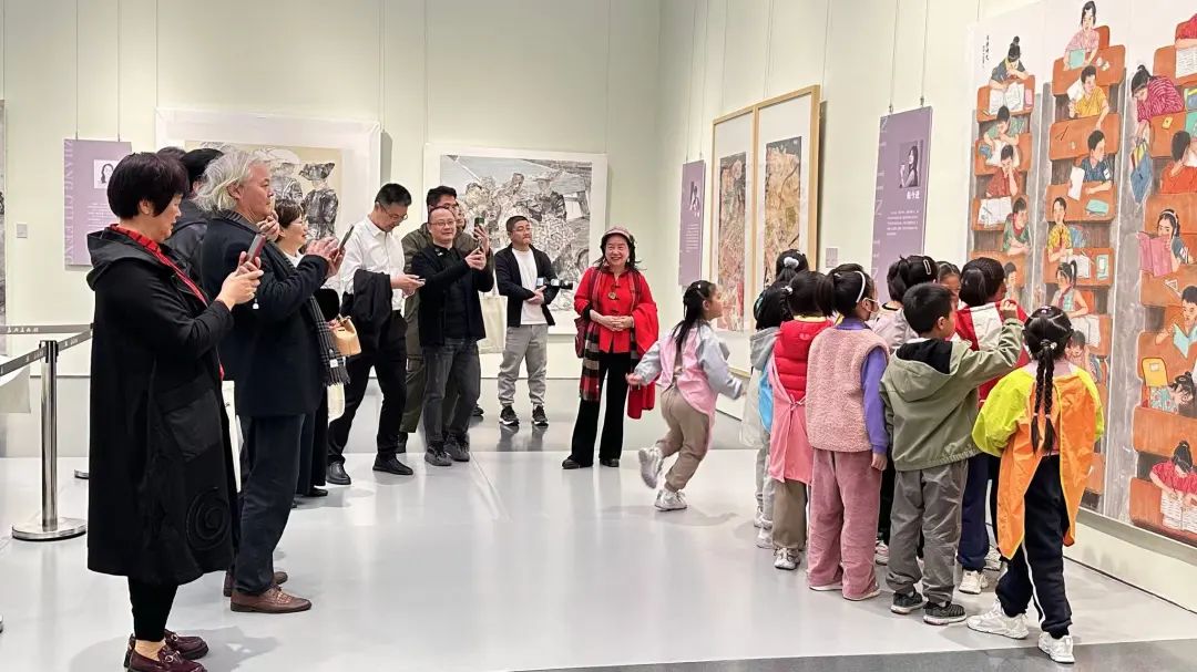 “逸江南——长三角中国画名家邀请展（人物篇）”在嘉兴开幕，参展画家当日共绘《蒲园雅集》