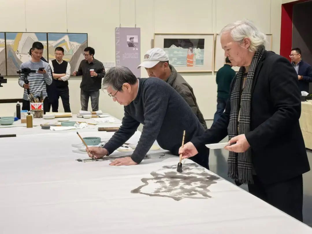 “逸江南——长三角中国画名家邀请展（人物篇）”在嘉兴开幕，参展画家当日共绘《蒲园雅集》