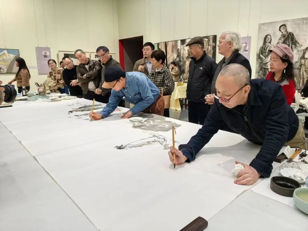 “逸江南——长三角中国画名家邀请展（人物篇）”在嘉兴开幕，参展画家当日共绘《蒲园雅集》