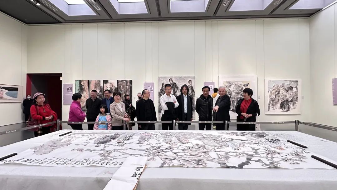 “逸江南——长三角中国画名家邀请展（人物篇）”在嘉兴开幕，参展画家当日共绘《蒲园雅集》