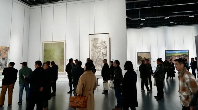 “泰岱情缘——泰山画院美术作品展”今日在山东画院美术馆开幕，展期至12月11日