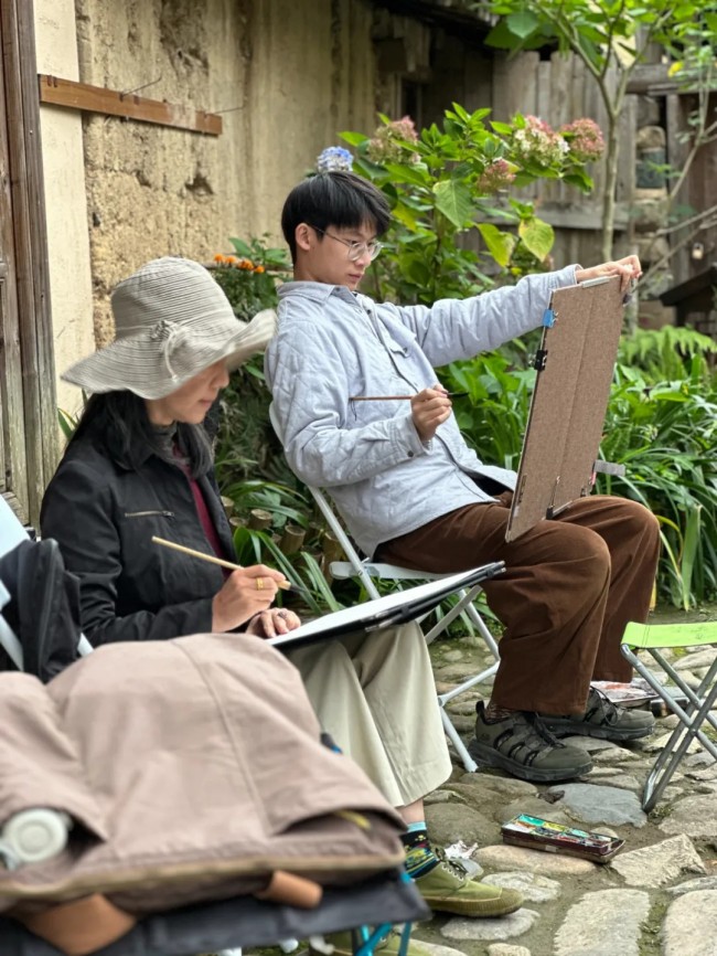 艺术赋能乡村振兴，“途画西浦——山水圈写生公益教学班”在宁德寿宁举办