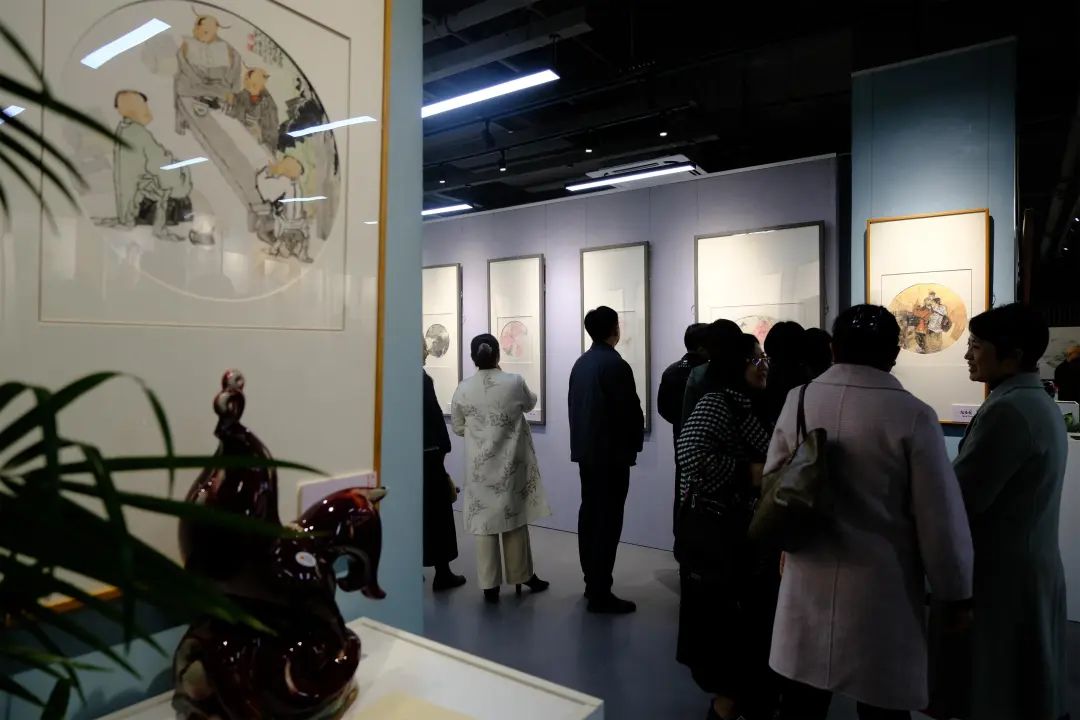 “山青花燃 墨彩金声——贾发军中国画精品展”昨日在郑州开幕